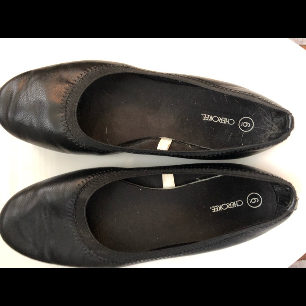 Cherokee plain black flats